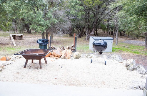 Temple House | Spacious & Secluded, Open 2 story, 2 bedrooms/2 bath, gourmet kitchen, 10 guest