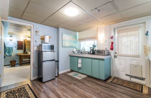 Donelson Hills Apartment | SPACIOUS, SPARKLING Country Living in the City - 4.3 miles to Downtown 5 stars!