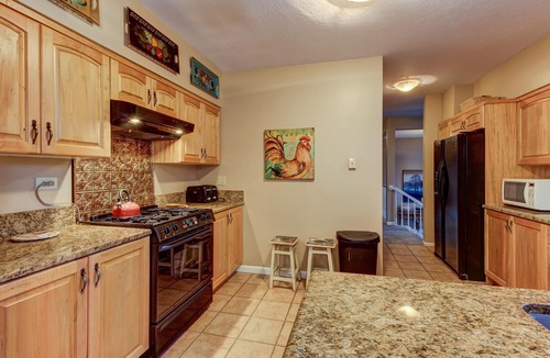 Cottonwood Heights Condo | Spacious & upscale condo w/private hot tub, easy access to ski resorts