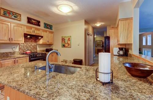 Cottonwood Heights Condo | Spacious & upscale condo w/private hot tub, easy access to ski resorts