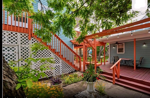 San Jacinto Apartment | Spacious Upstairs Studio with Balcony steps from the beautiful Seawall & Beach