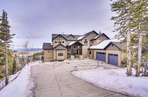 Brian Head Cottage | Spacious Utah Escape w/Balcony & Mountain Views!
