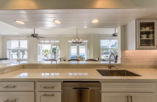 Truman Annex Condo | Spacious, waterfront condo w/a full kitchen, shared pool, & furnished balcony