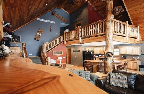 Spring Brook House | Spacious Wis Dells House (The Bear Paw.)
