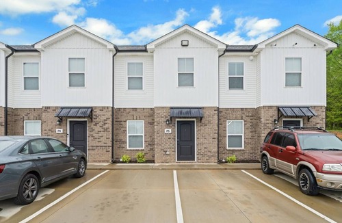 Clarksville Apartment | Spectacular 2bd/2.5bth I Properties by Preston