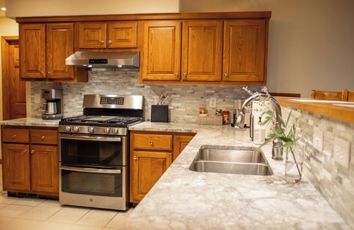 Monteagle House | Spectacular Mountain & Sunset Views! Spacious Home Sleeps 12! Ping Pong/Hot Tub!