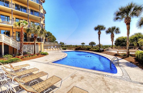 South Beach Condo | Spectacular Oceanview Condo w/Community Pool Near South Beach!