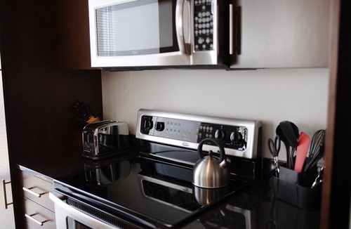 Downtown Denver Condo | ❤️SPIRE LOFT-Pool-Hot Tub-Gym-Parking-Views-WiFi-Washer/dryer in unit-Smart TV❤️