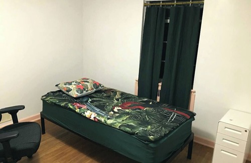 Ottawa Apartment | Spotless, Retro and Newly Remodeled Locale