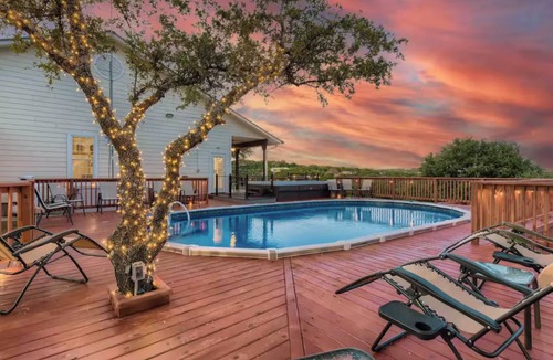 Tres Vistas House | Sprawling 10-Acre Estate with Breathtaking Sunsets – Perfect for Large Groups!