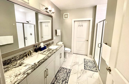 King of Prussia Apartment | Spread Out & Stay Together! 5-Bedroom Combined Apartment in King of Prussia!