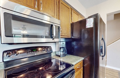 Hilton Head Island Condo | Springwood Villas Condo near South Forest Beach with Pool & Tennis