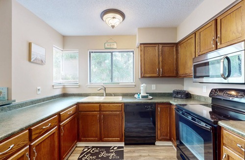 Hilton Head Island Condo | Springwood Villas Condo near South Forest Beach with Pool & Tennis