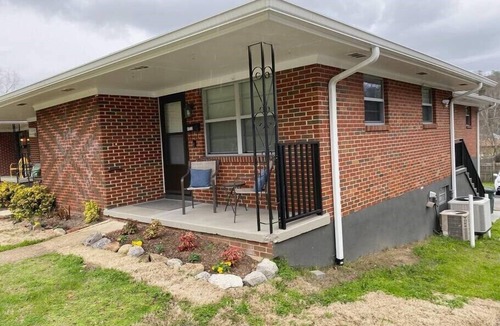 St. Elmo Improvement League House | St. Elmo Abode-3 mi to Ruby Falls