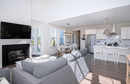 Benton Harbor House | St. Joseph Luxury Waterfront Home for Ten Guests