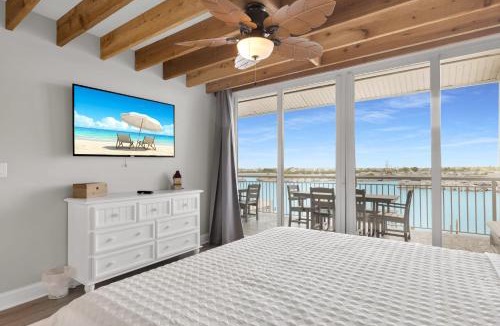 Meadows House | St Kitts - Downtown Waterfront Penthouse Pool Dock Parking