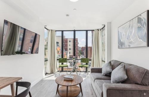 Poplar Apartment | Stay at Luna on N 11th St