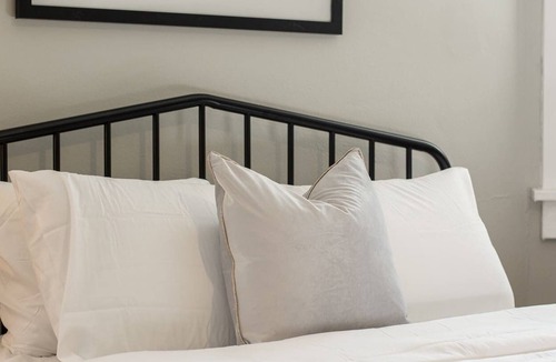 Hillsboro Village Apartment | Stay in the same building as Willie&Kristofferson!