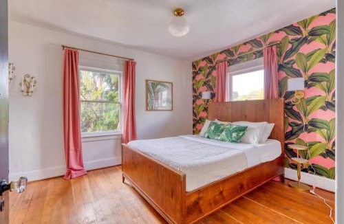 Hosford-Abernethy Apartment | Stay Portland Collection - Lively 2BR Old Hollywood Apt - 92 WalkScore