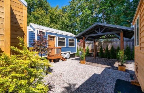 Hosford-Abernethy House | Stay Portland - Restored Farmhouse & Backyard Tiny House Village