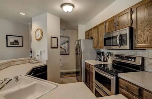 Steamboat Springs Apartment | Stay With Style - 2BD/2BA - Walk to Gondola - W&D - Free WiFi
