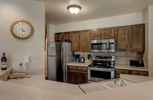Steamboat Springs Apartment | Stay With Style - 2BD/2BA - Walk to Gondola - W&D - Free WiFi