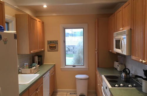 South Haven Cottage | Steps Away from the Beach