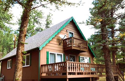 Allenspark Cabin | Steps away from Wild Basin:RMNP- 2-bdrm cabin perfect for adventure or relaxing!