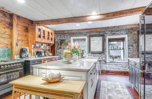 Finesville Cottage | Steps to Delaware Canal: Enchanting Stone Cottage!