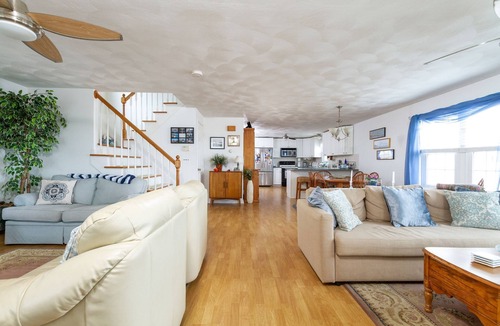 Eastward Look House | Steps to Scarborough Beach with Ocean Views