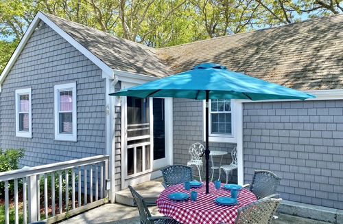 Hyannis Cottage | Steps to the Ocean! Perfect Location!