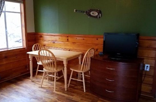 Lyons Hotel | Stone Mountain Lodge