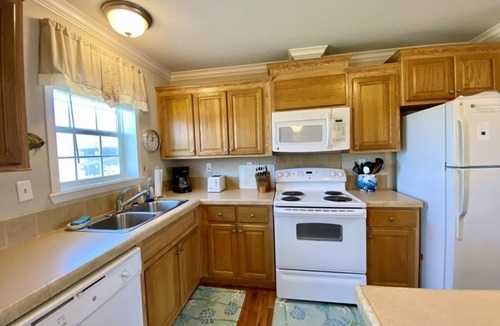 Crystal Beach House | STONE'S THROW - 3 BEDROM WITH AMAZING GULF VIEWS!