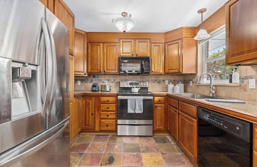 Littleton House | Strip Down. Cool Off. Charming 3BR house with a Pool and Mountain View’s