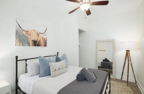 Roxborough-Manayunk Apartment | Stroll to Main St: 2BR on the Park