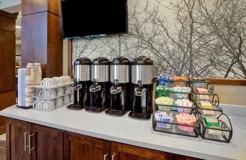 Benton Harbor Condo | Studio w/Pool Access. Free Breakfast Buffet Everyday. Great Location!