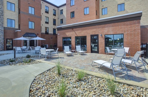 Benton Harbor Condo | Studio w/Pool Access. Free Breakfast Buffet Everyday. Great Location!