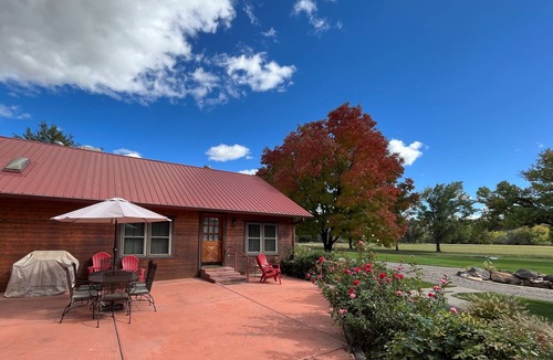 Palisade House | Stunning 100-acre Riverfront Ranch & Orchard, Close to Wineries, Amazing Views.