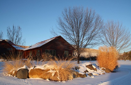 Palisade House | Stunning 100-acre Riverfront Ranch & Orchard, Close to Wineries, Amazing Views.