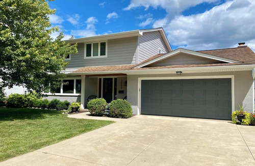 Dicken House | Stunning 4BR family home with HOT TUB and LAKE – Walk to the Big House!