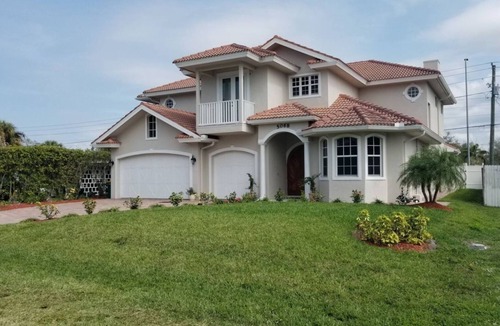 Central Naples House | Stunning 5BR/6BTH Pool Home 1 Mile to Beach! 5 min to Downtown Naples