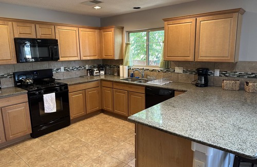 Mesa Del Sol Innovation Park House | Stunning Albuquerque Adobe house mins from NETFLIX studio