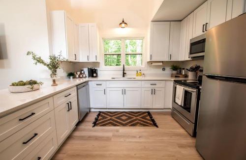 Monteagle House | Stunning and Fully-Equipped Tiny House with Breathtaking Views of South Cumberland State Park in Monteagle, TN