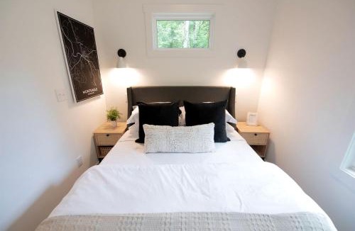 Monteagle House | Stunning and Fully-Equipped Tiny House with Breathtaking Views of South Cumberland State Park in Monteagle, TN