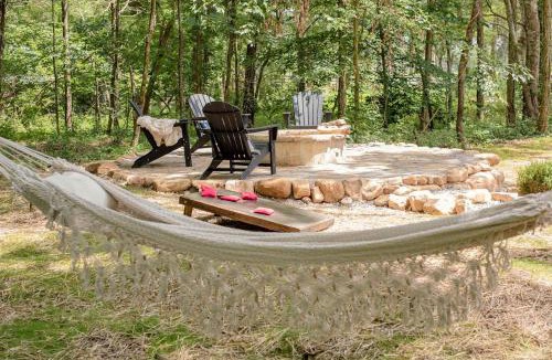 Monteagle House | Stunning and Fully-Equipped Tiny House with Breathtaking Views of South Cumberland State Park in Monteagle, TN