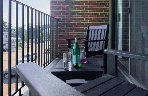 Beverly Apartment | Stunning Design ~ Fireplace ~ Custom Desk ~ Balcony