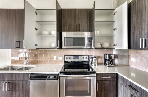 West End Apartment | Stunning Downtown 1BR w/Gym, W/D, Pool, walk to 6th St, by Blueground
