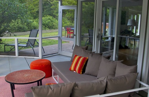 Woodstock House | Stunning home with pool, spa, mountain views, sleeps up to 10, walk to Woodstock
