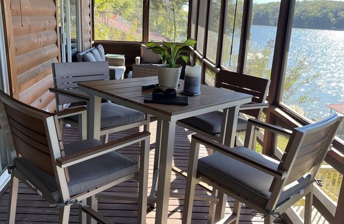 Stemley House | Stunning Lakefront 3 Bedroom with Dock and Deep Water!