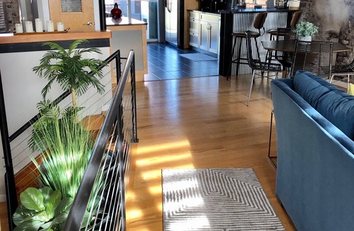 North Central Westminster House | Stunning Penthouse Suite Next to Whole Foods